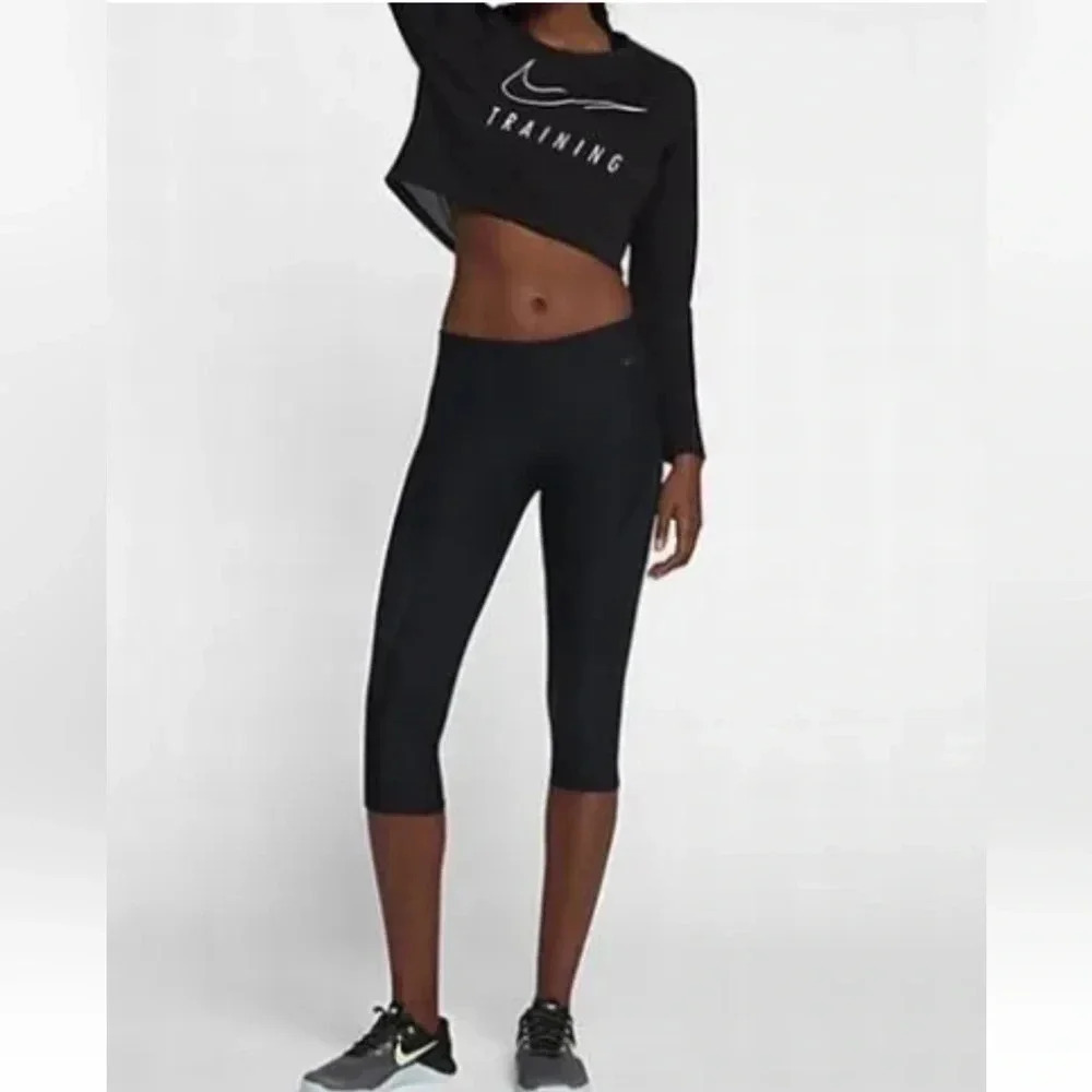 Nike Power Legend 20” Mid Rise Training Capri Leggings Women’s size Small